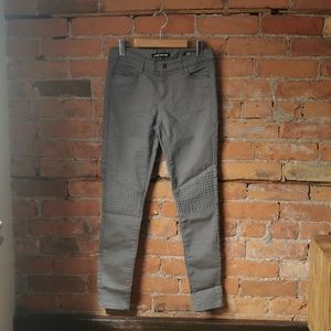 Grey Slim Ft Jean with Knee Detailing